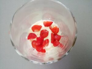 Couche de fraises dans le tiramisu