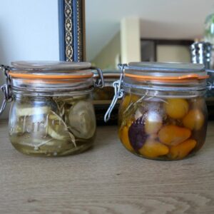 Pickles de tomates et de concombres