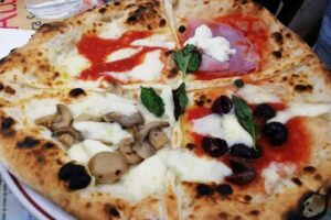 Pizza de la pizzeria Da Attilio à Naples