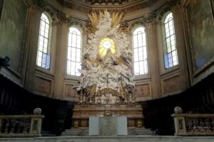 Intérieur de la cathédrale del Duomo à Naples