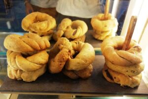 Vitrine de la pâtisserie Scaturchio à Naples