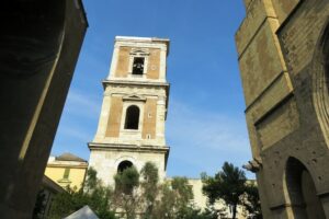 Campanile de l'église Santa Chiara à Naples