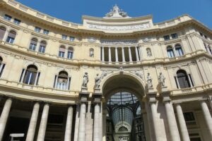 Extéireur de la Galleria Umberto I à Naples